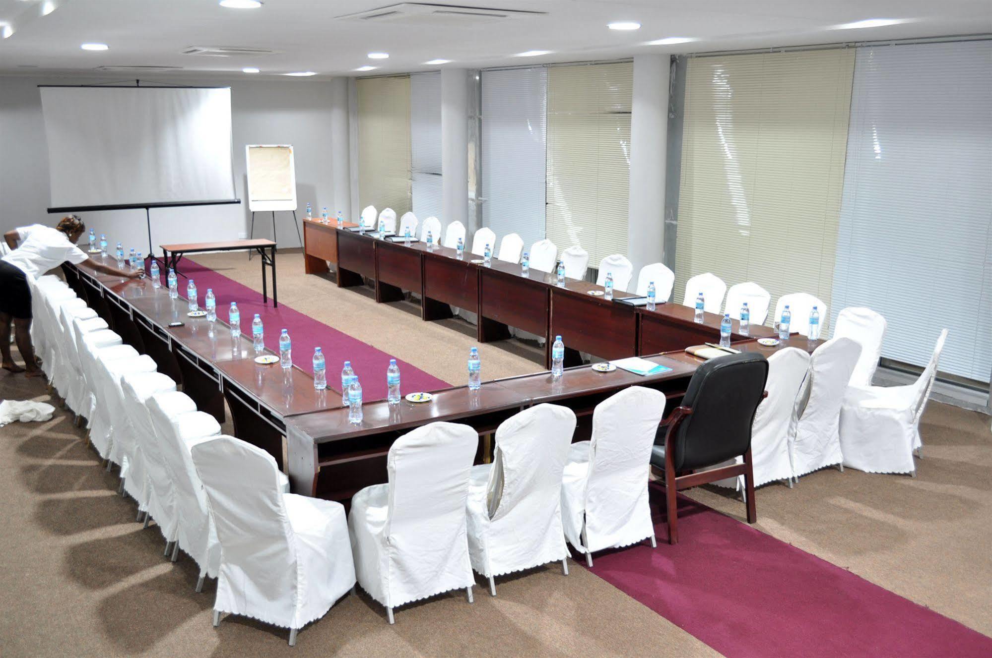 Regency Park Hotel Νταρ ες Σαλάμ Εξωτερικό φωτογραφία
